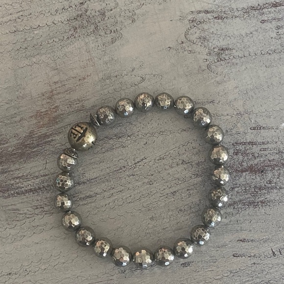 Lenny & Eva Hematite Bead Stretch Bracelet​​​​​​​​​ - Picture 3 of 7